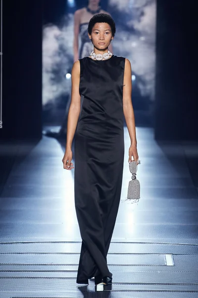 Look 16